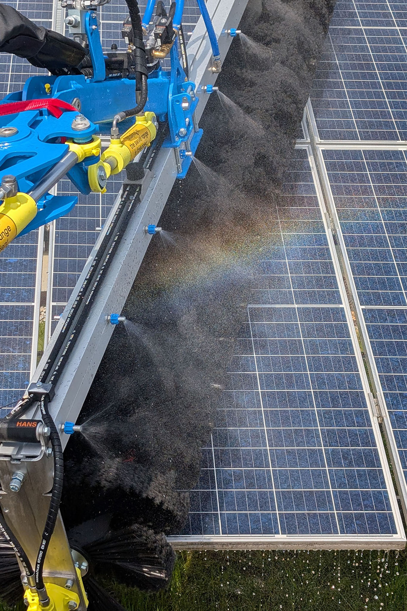 Reinigung von Solaranlagen mit Bürste